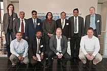 Die Teilnehmer des Indisch-Deutschen Workshops zu Gashydrattechnologien. Stehend von links nach rechts: Dr. Schwalenberg (Bundesanstalt für Geowissenschaften und Rohstoffe), Dr. Kumar (DGH), Dr. Vishwanath (DGH, NGHP Coordinator), Dr. Aggarwal (Ministry of Petroleum & Natural Gas, Director Exploration), Dr. Srivastava (Director of DGH), Dr. Sinha (DGH), Dr. Zwanzig (L-3 Elac Nautik). Knieend von links nach rechts: Dr. Mir (GEOMAR), Dr. Lall (DGH), Dr. Haeckel (GEOMAR), Prof. Berndt (GEOMAR). Foto: J. Steffen, GEOMAR