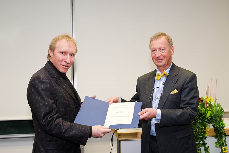 Prof. Dr. Frank W. Peter (placet e.V.) mit Prof. Dr. Wolf-Christian Dullo. Foto: J. Steffen, GEOMAR