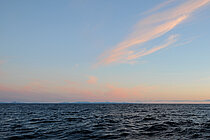 Meer und Himmel nach dem Sonnenuntergang
