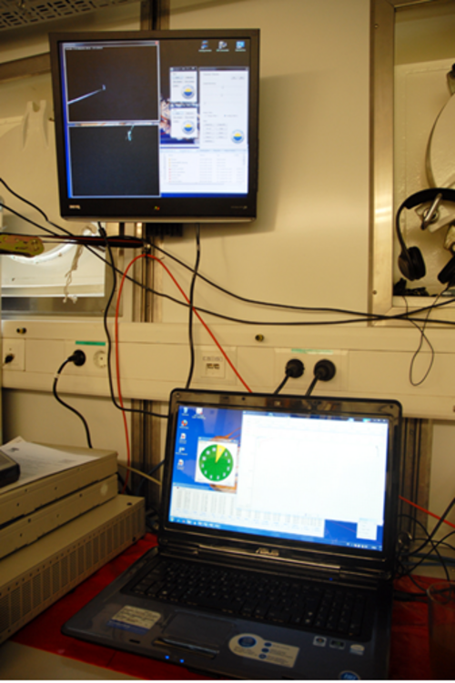 Deckeinheit mit on-line CTD-Daten, Auslösung der Wasserschöpfer und Video-Übertragung der beiden Kameras.