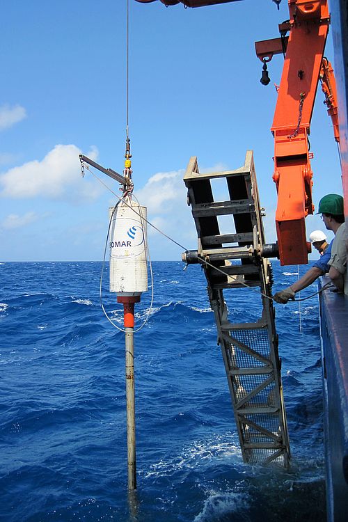 Exceptionally Rapid Onset Of Coastal Upwelling Offshore Peru - GEOMAR ...