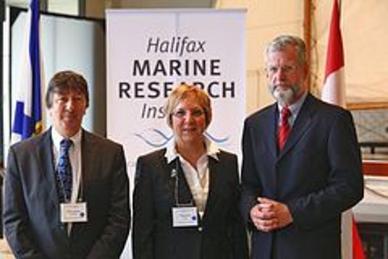 Left to right:: Prof. Doug Wallace, new Scientific Director Halifax Marine Research Institute, Dr. Martha Crago, Vice-President- Research, Dalhousie University, Prof. Peter Herzig, Director IFM-GEOMAR. Photo: Dalhousie University.